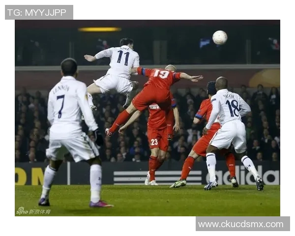 足球巨星对决精彩瞬间高清图片集锦展现传奇球员风采与对抗魅力