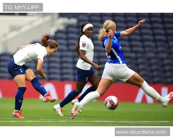 足球明星女版风采展现她们的魅力与实力照片集锦